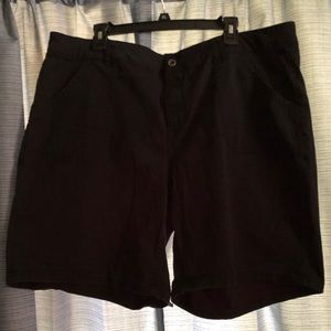 Hannah 22W Black Shorts